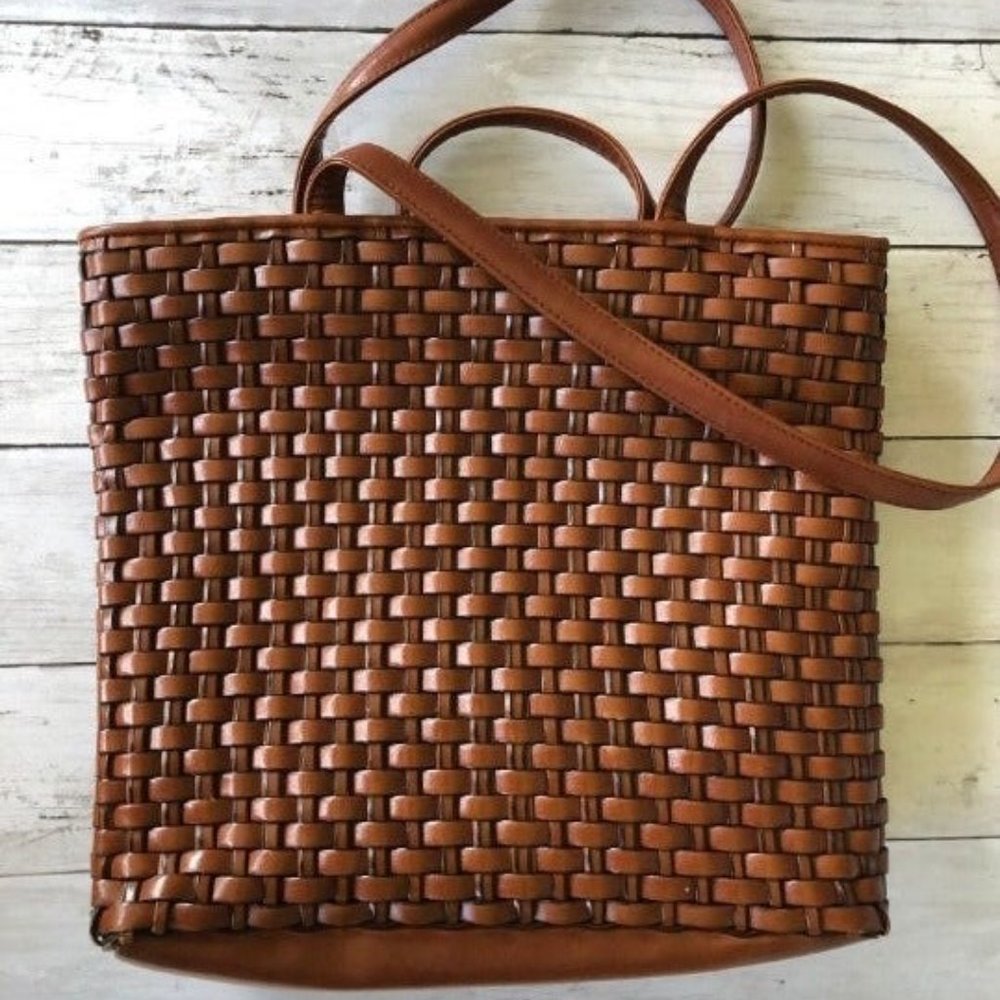 Basket weave faux leather tote 👜